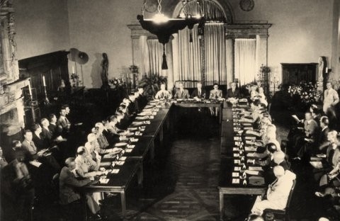 1944-1945 : Conférences de Dumbarton Oaks et de Yalta... - Maria Portugal-World View 